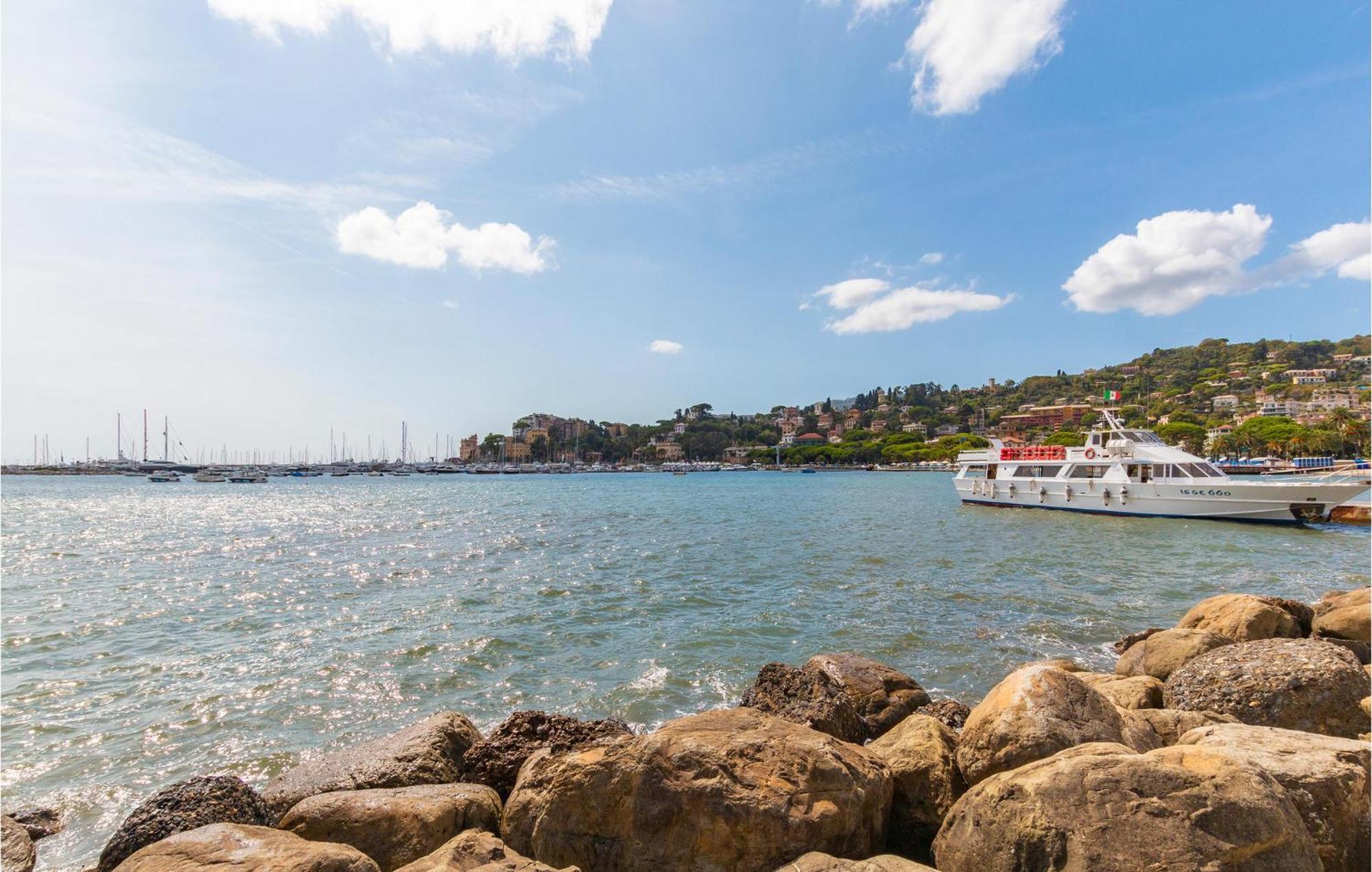 1 Bedroom Lovely Apartment In Rapallo Ngoại thất bức ảnh